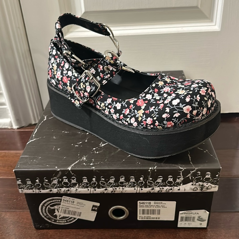 Demonia “Flower Child” Platform Mary Jane size US9